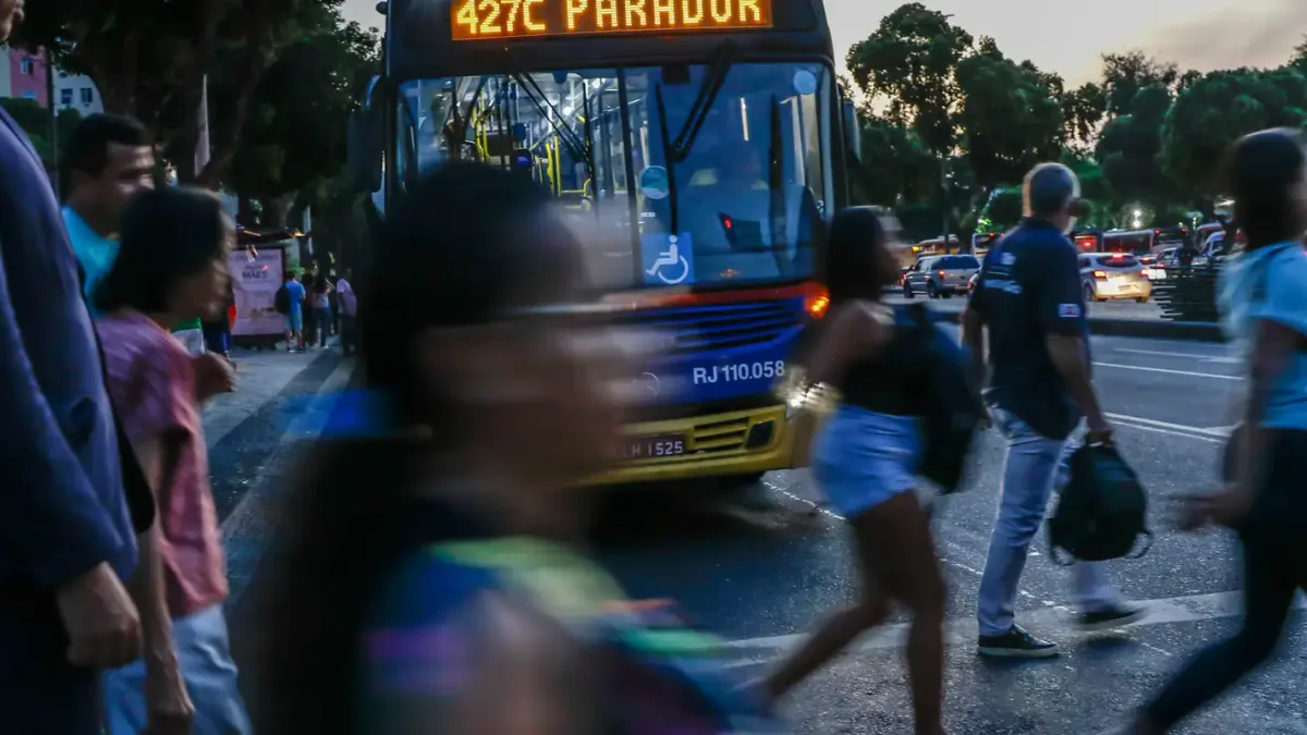 Solidão e exaustão mental esvaziam urnas no Brasil