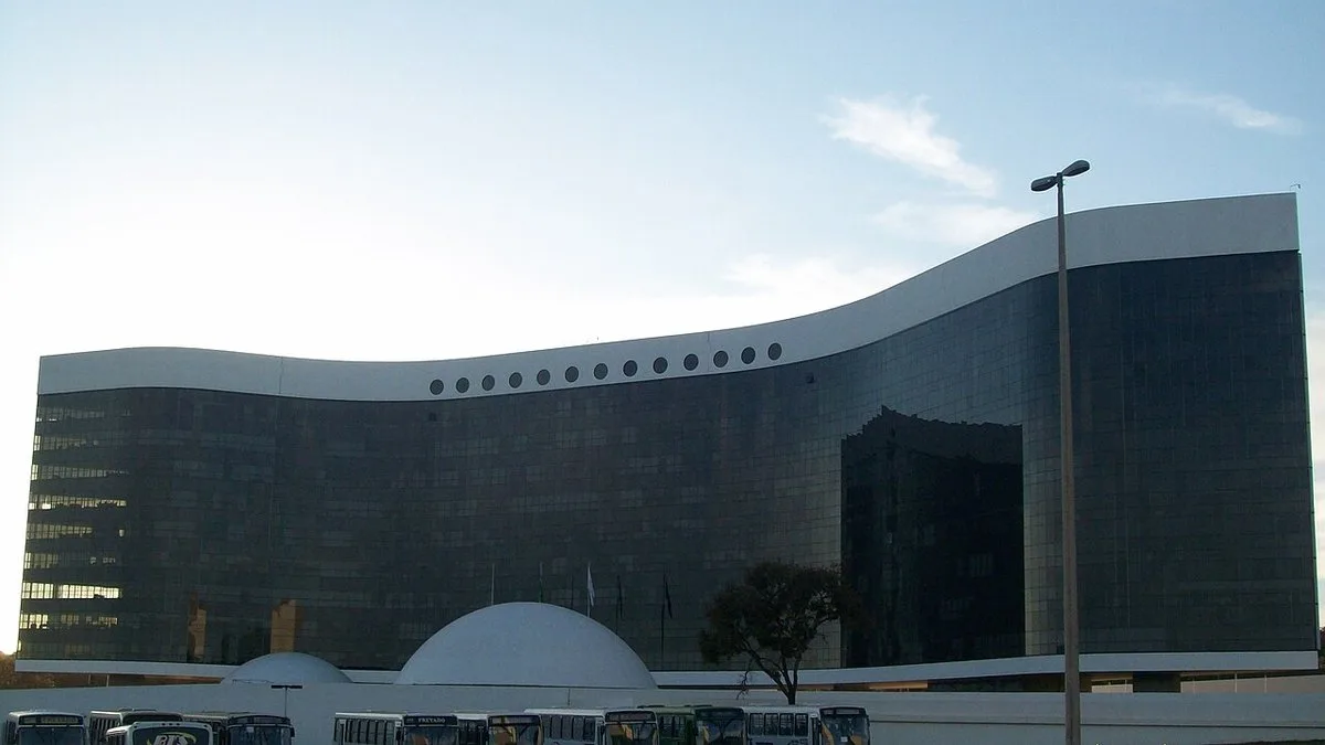 Candidato presidencial anuncia recurso no TSE contra reajuste do Bolsa Família